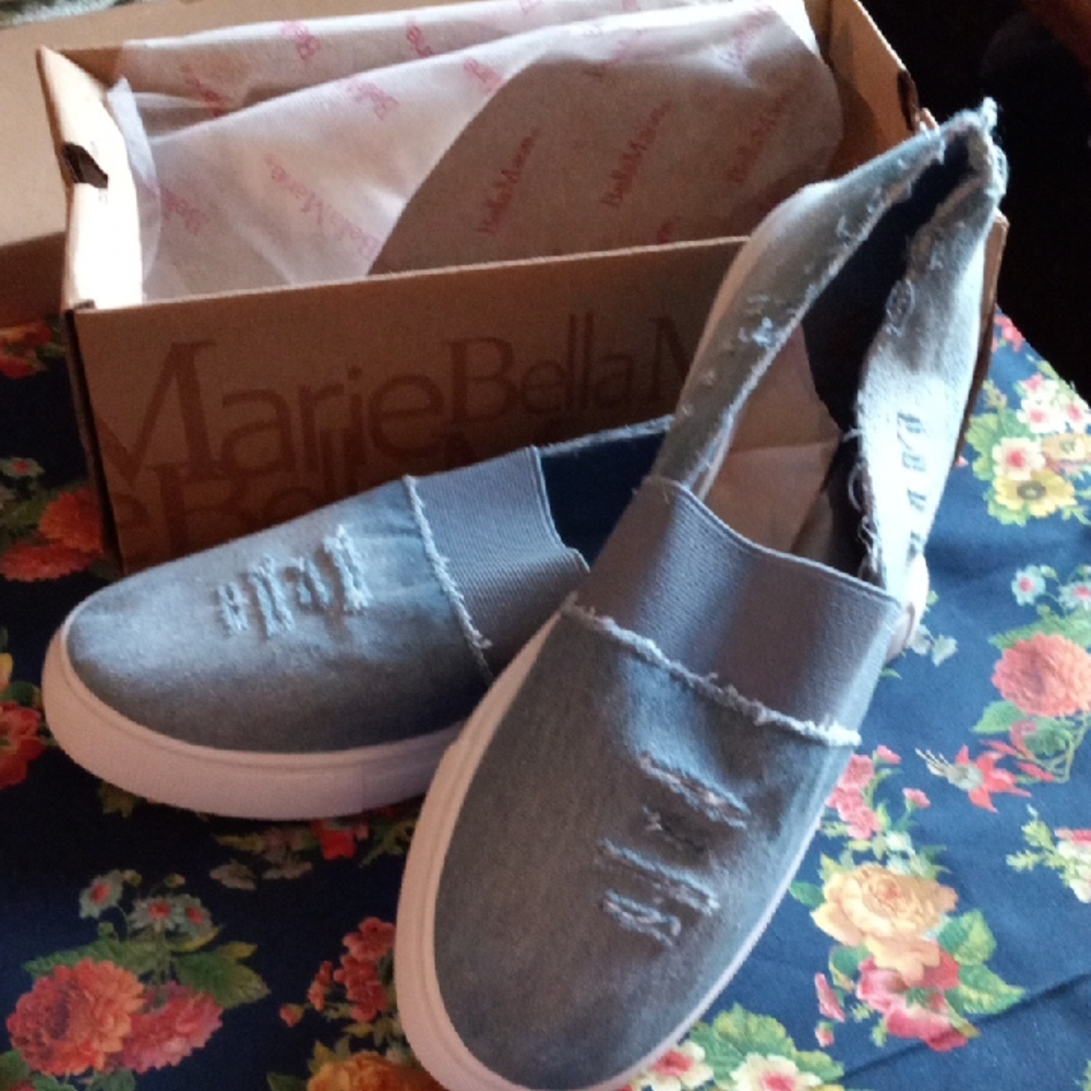 NIB! BellaMarie Yogi-5 Lt. Blue Denim Slip-on Sneaker